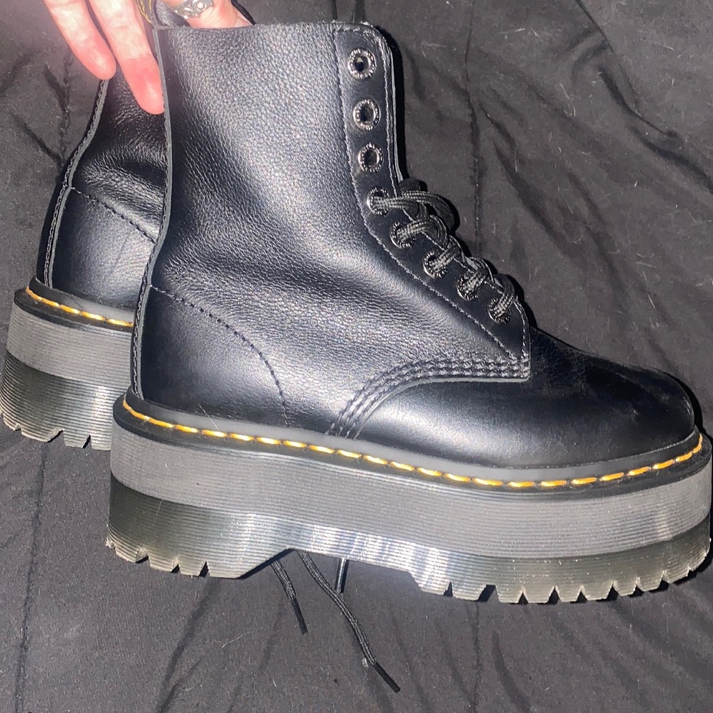 Dr Martens, JADON SMOOTH LEATHER PLATFORM BOOT, size 6, black, 2 inch platform